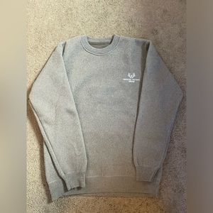 Gray crewneck - size large